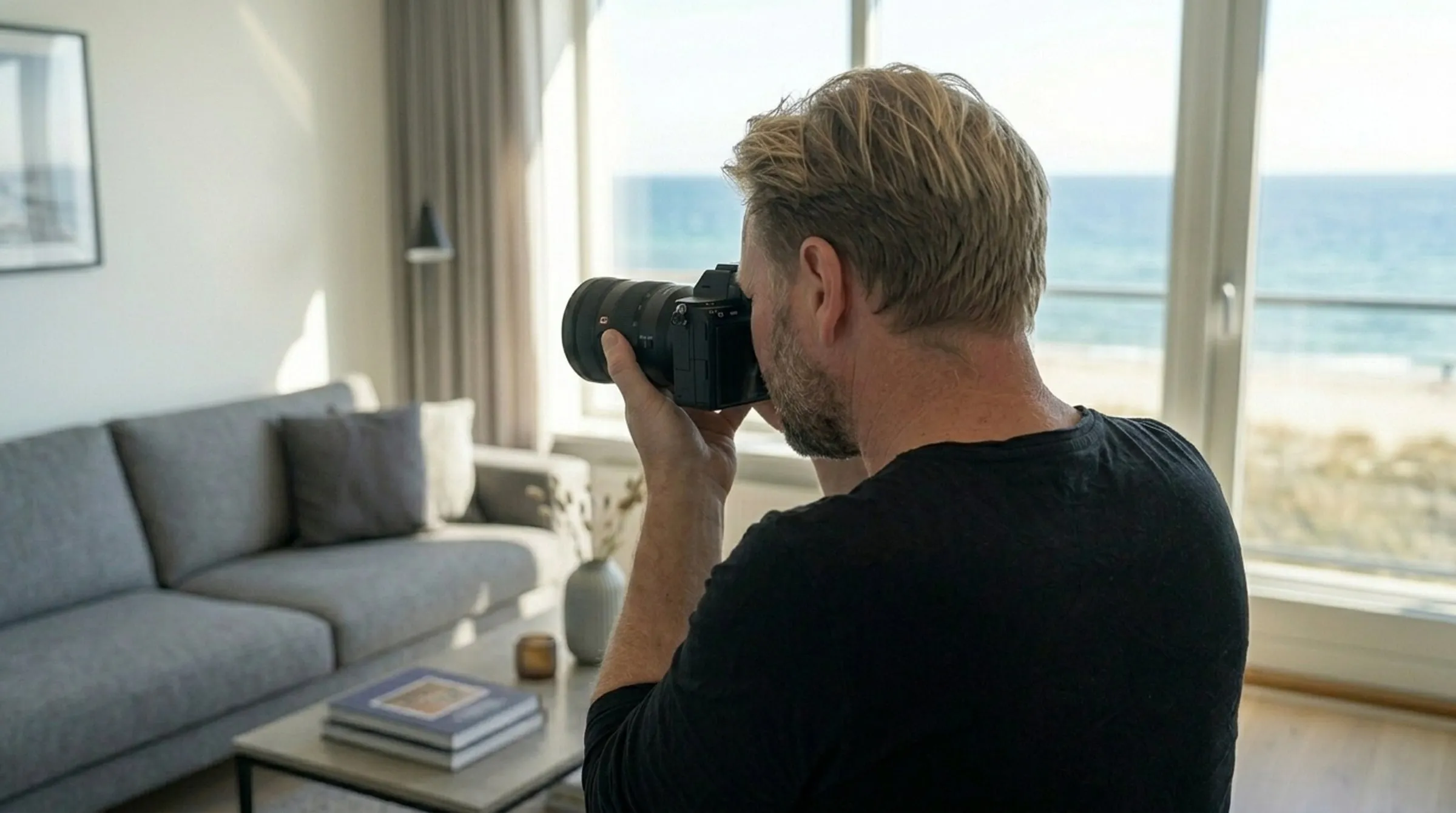 Albert Kaindl fotografiert eine Ferienwohnung mit Meerblick